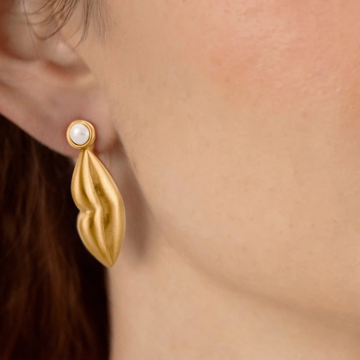 Dali Gold Earrings Large - Face of Mae West Dyrberg/Kern NZ