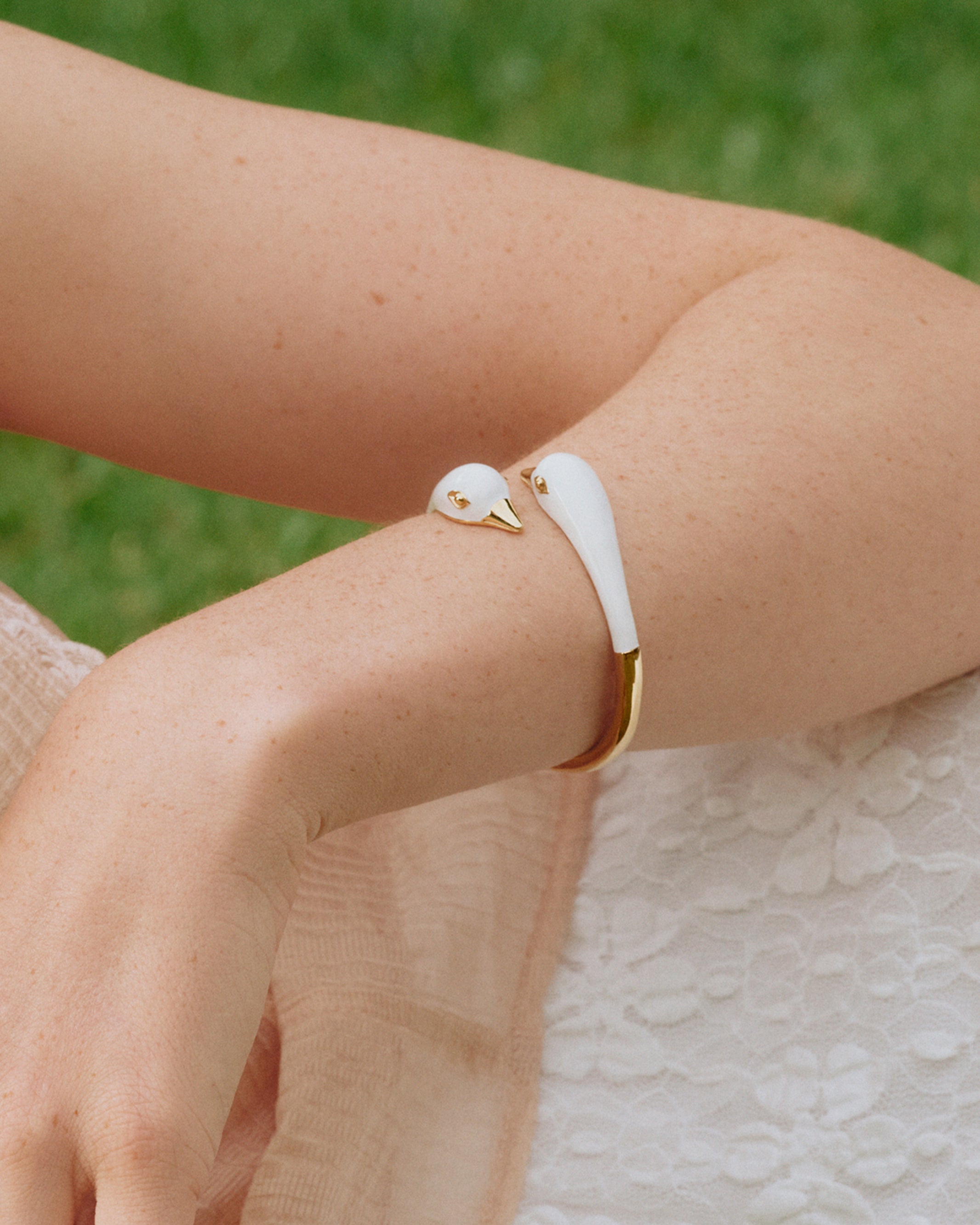 Lovebirds Bangle White Gold