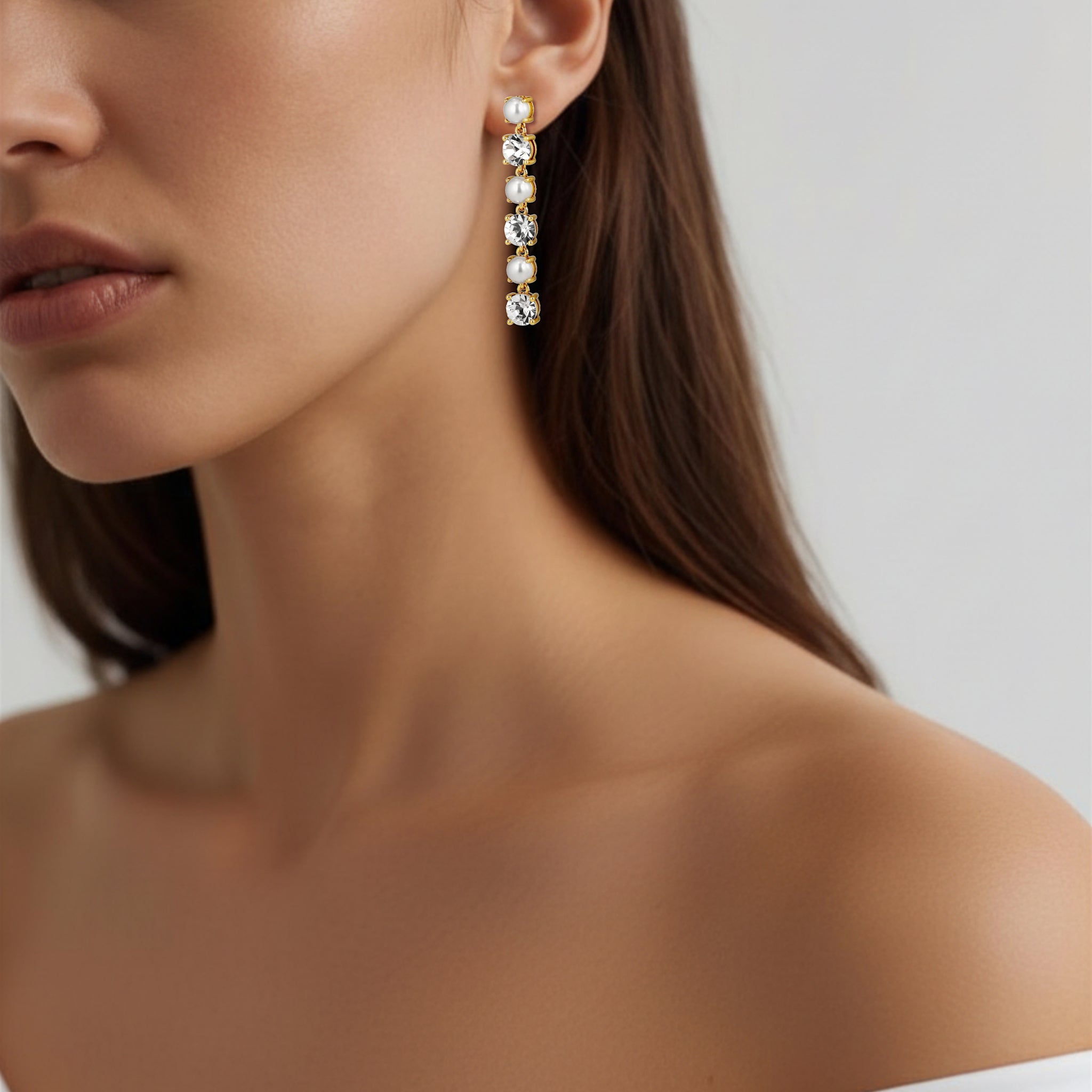 Echo Gold Earrings - Crystal / White Pearl