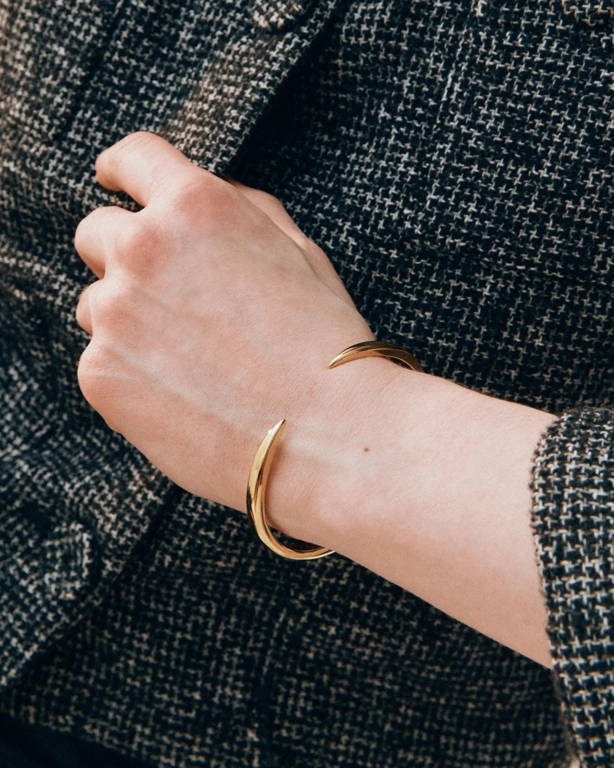 Crest Bangle Gold Edblad