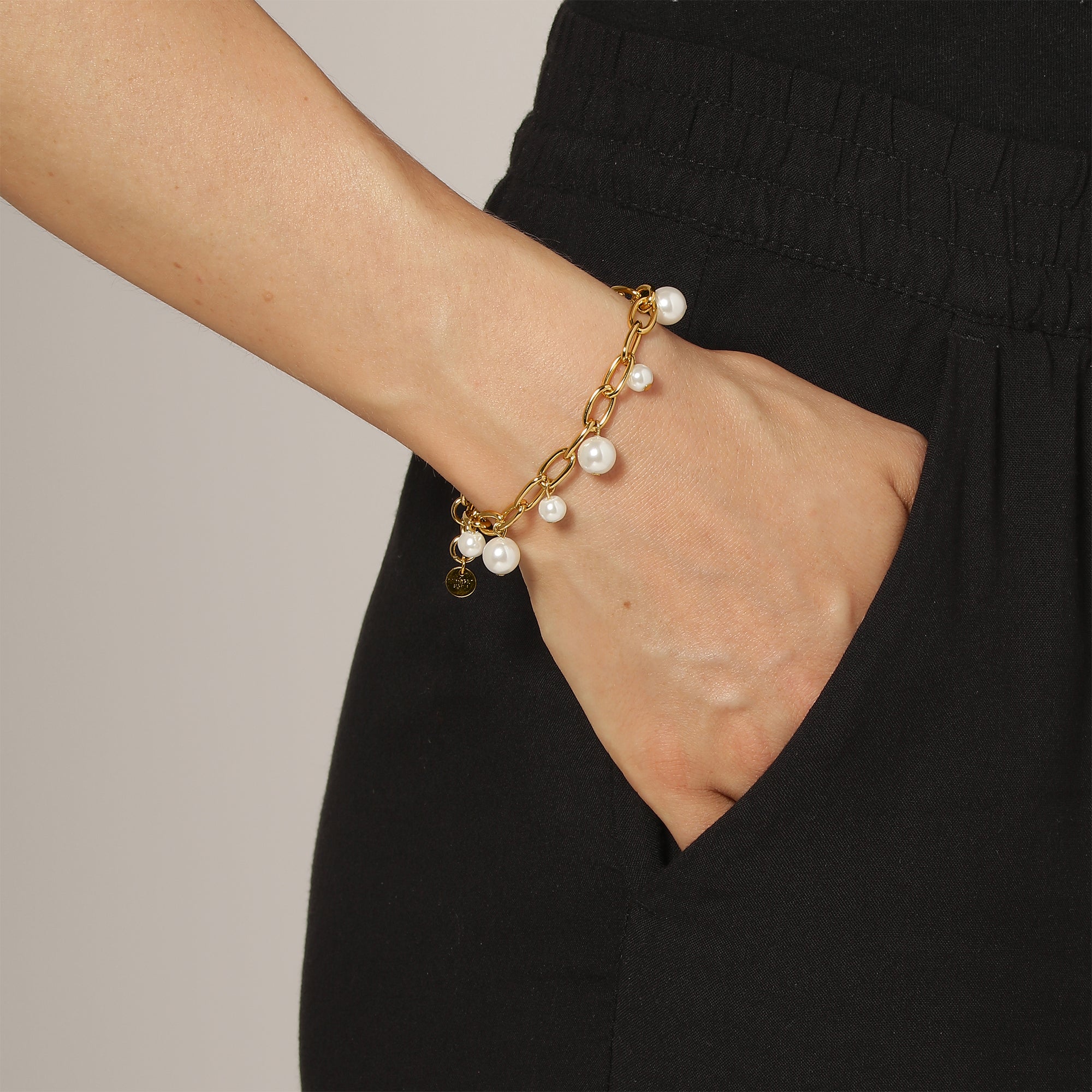 Elena Gold Bracelet – White Pearl