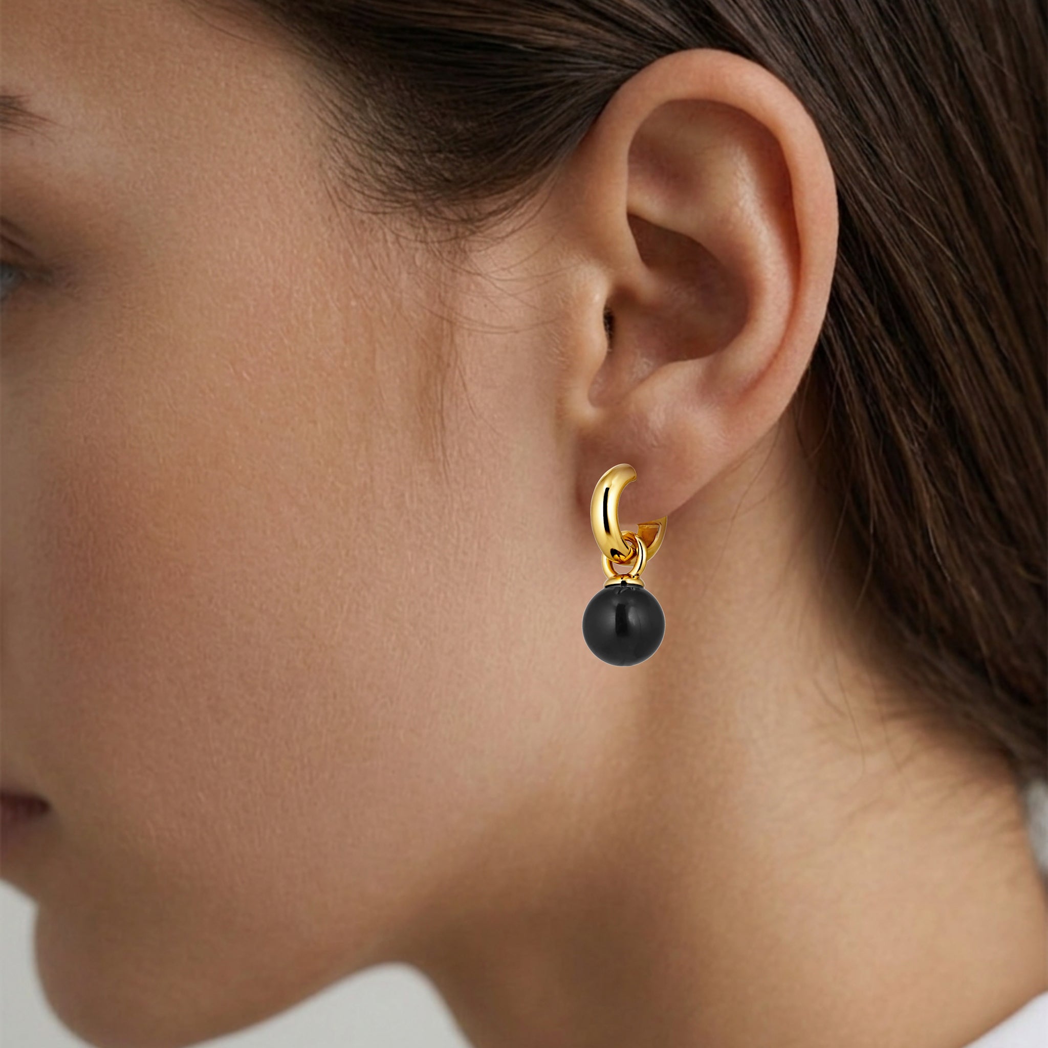 Lona Gold Stud Earrings – Black