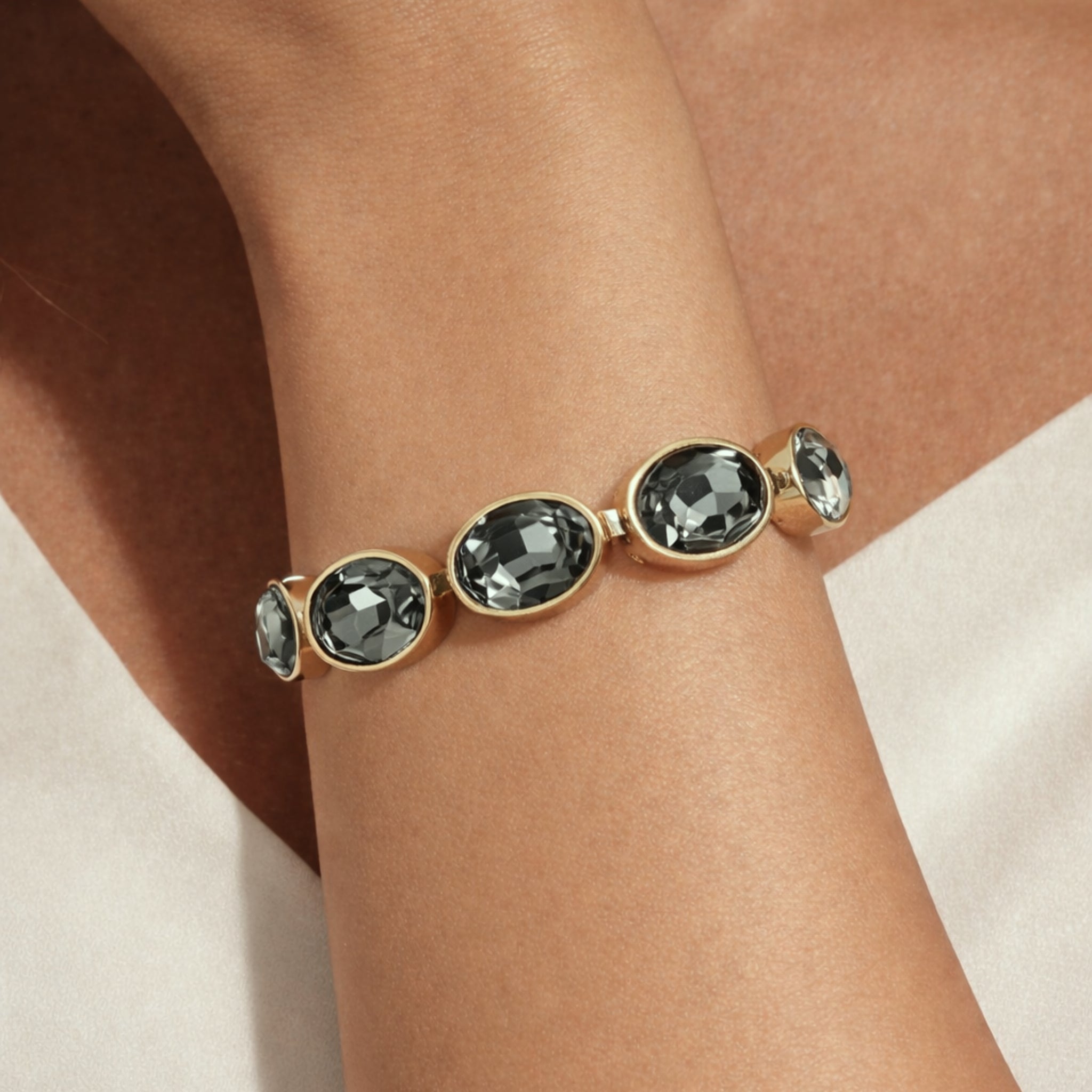 Opaline Gold Bracelet – Grey